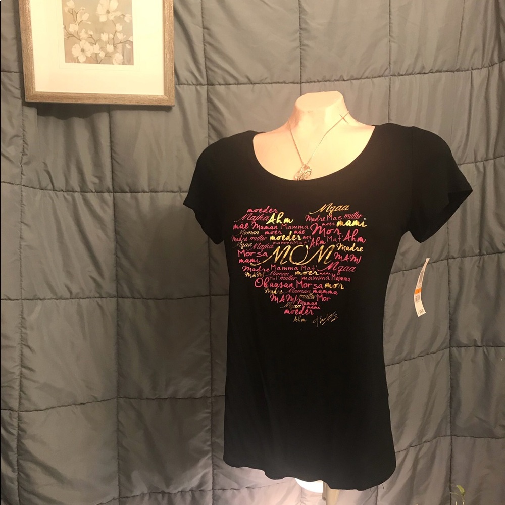 NWT Moms t-shirt size small